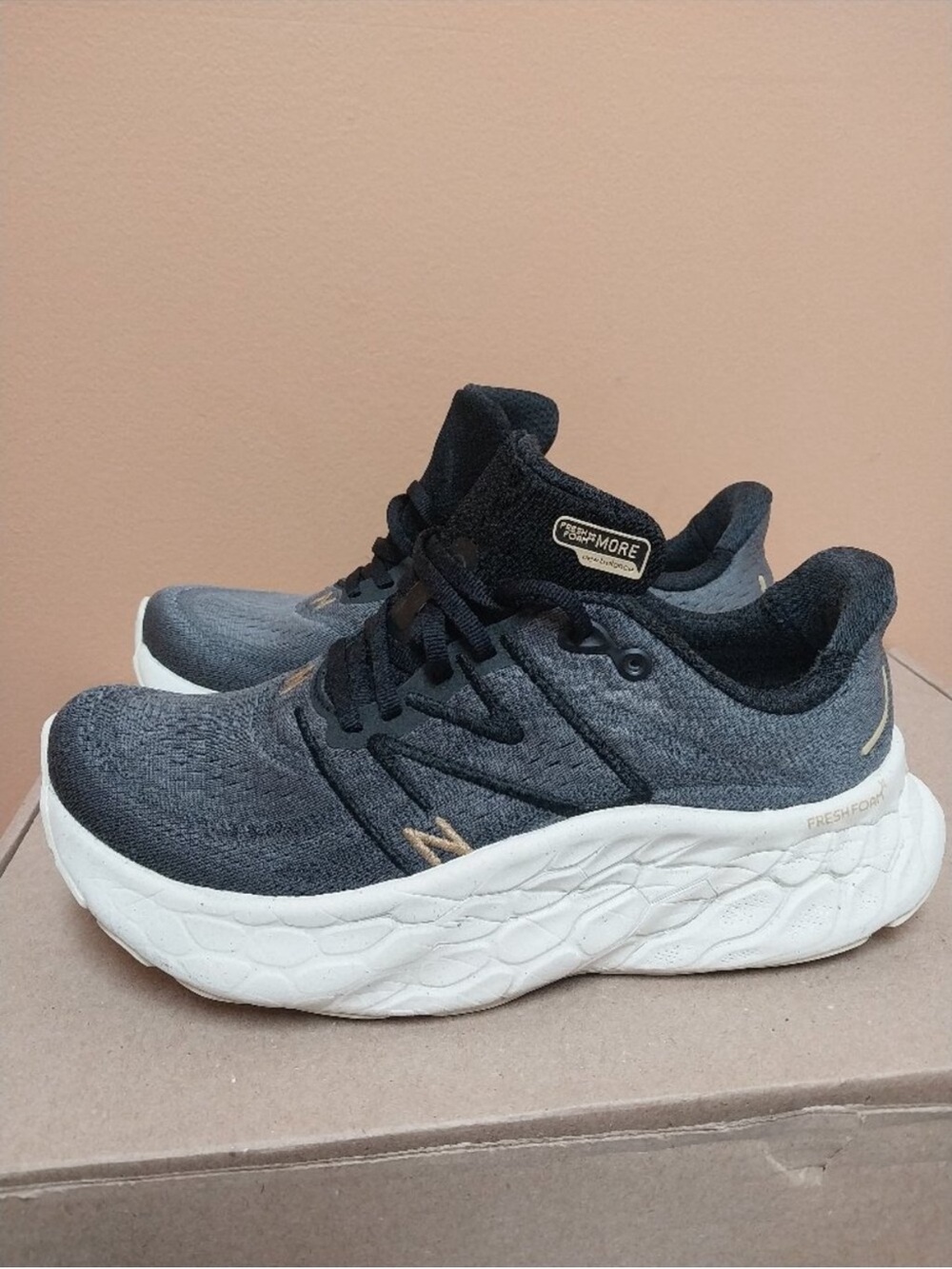 New Balance Charcoal and White Fresh Foam Running Shoes 7 1/2 W